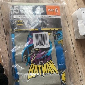 Pack of 5 size 6 boys underwear.